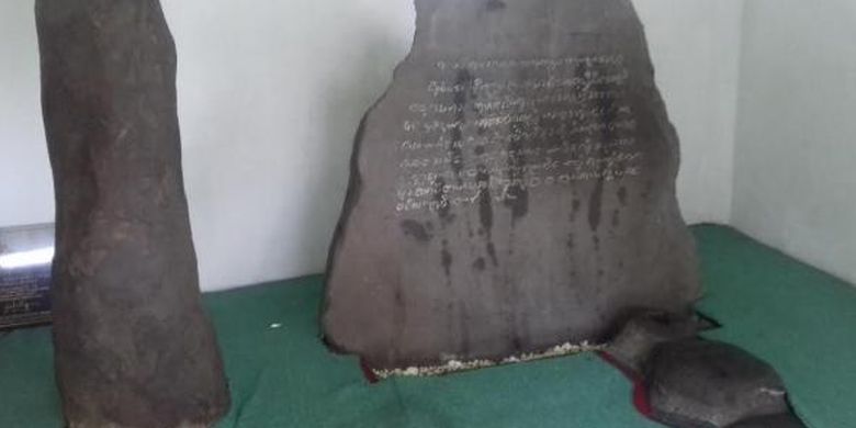 Foto 1 Kerajaan Pajajaran - Prasasti Batu Tulis