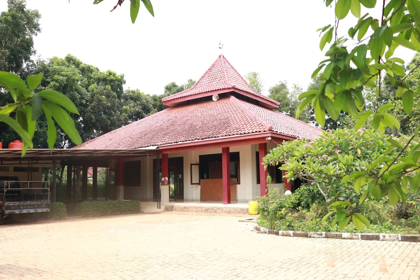 Masjid SMK Darus Saadah
